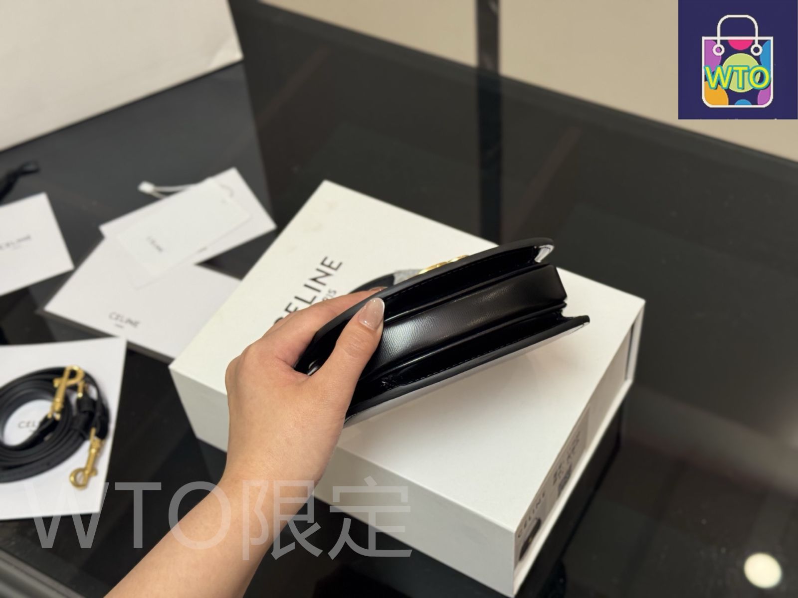 【スマートでコンパクト☆】CELINE ハンドバック 今日特価】Celine Besace Triomphe カワイイハンドバッグ-WTO