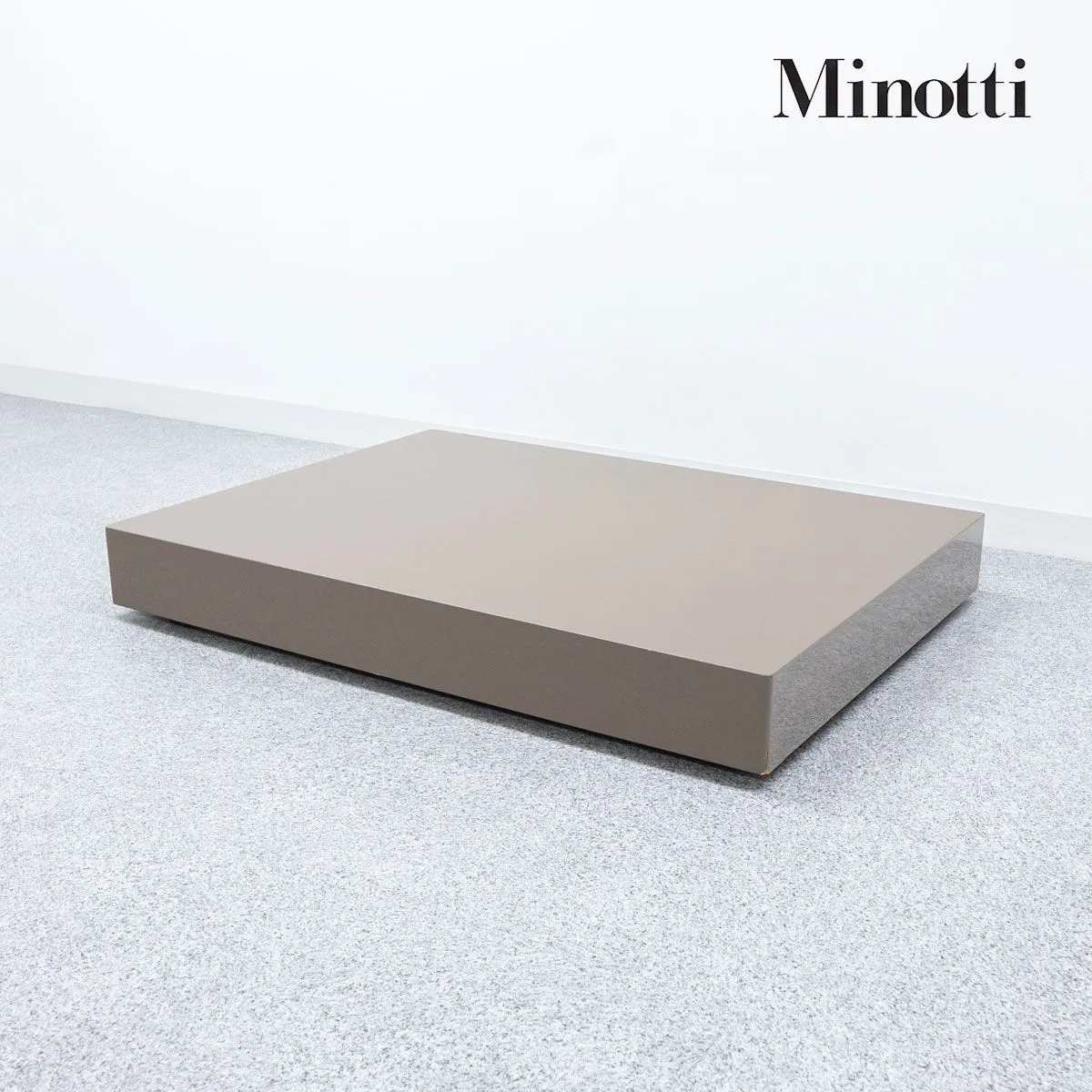 【Minotti】【美品】サイドテーブル 新品未使用 2023/04/15】Minotti/ミノッティ サイドテーブル - 中古家具の