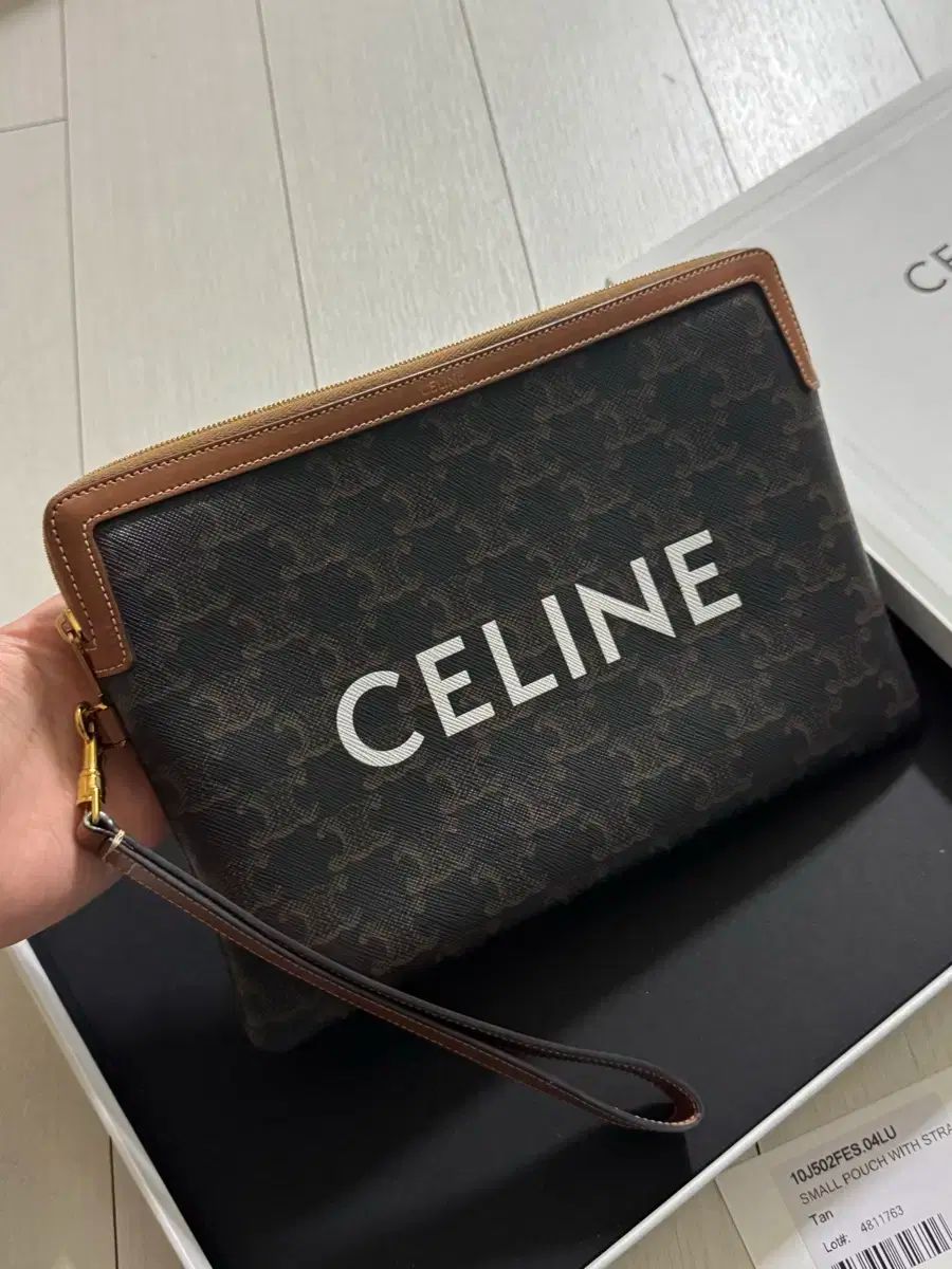 セリーヌ CELINE トリオンフ モバイルポーチ スマホショルダー ブラック 楽天市場】CELINE セリーヌ Phone Pouch フラップ付きモバイル