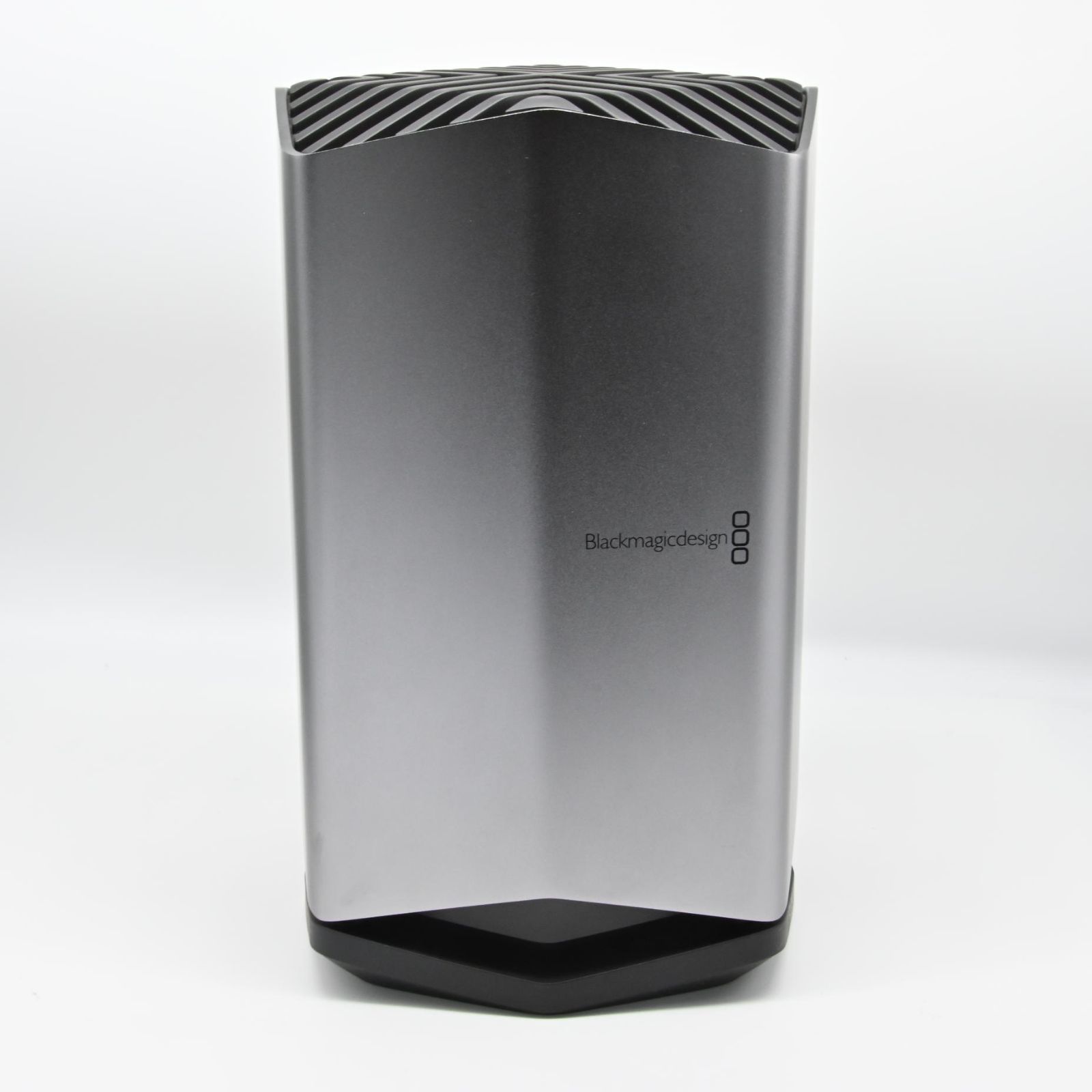 Blackmagic eGPU Pro ブラックマジック Vega 56 Blackmagic eGPU Pro