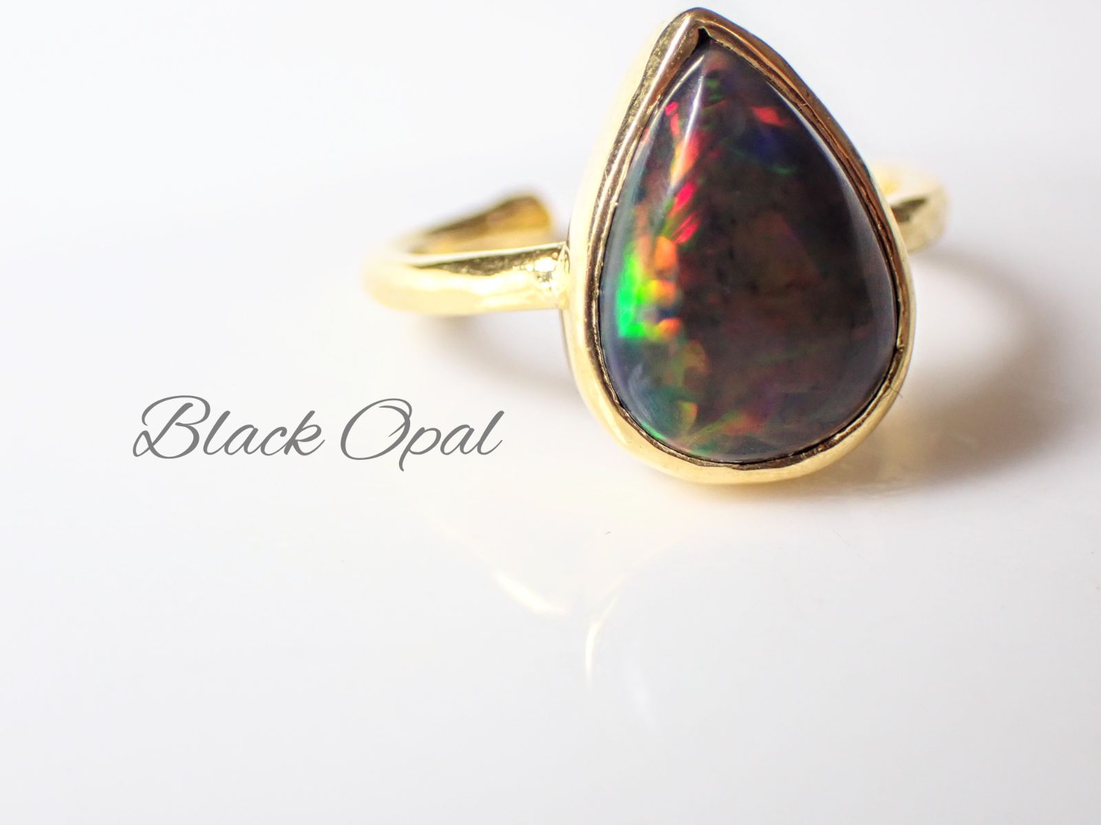 NEW☆「Black Opalの世界でひとつの天然石sv925＋kgp18 NEW☆「Black Opalの世界でひとつの天然石sv925＋kgp18 - メルカリ