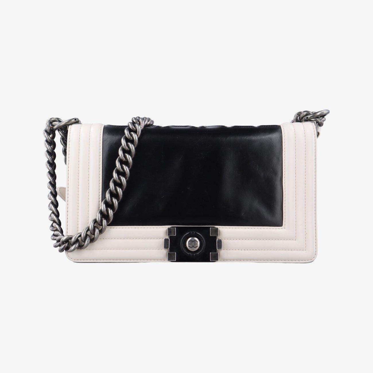 シャネルChanelボーイシャネル ブラック×ホワイト レザー A66713 15641012