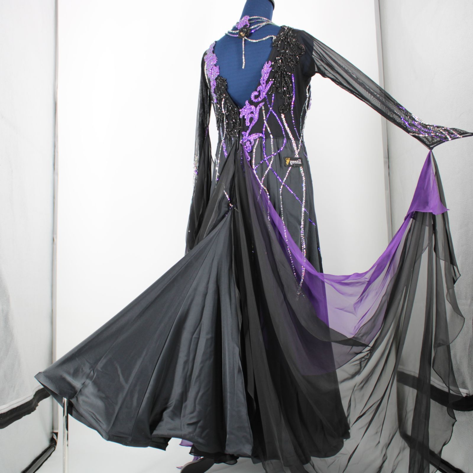 【美品 社交ダンス衣装】ブラック gentil ラテン ドレス 黒 柄 紫 美品 社交ダンス衣装】ブラック gentil ラテン ドレス 黒 柄 紫