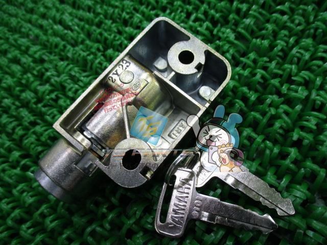 パススマイル サイドカバーロック 在庫有 即納 ヤマハ 純正 新品 バイク 部品 車検 Genuine