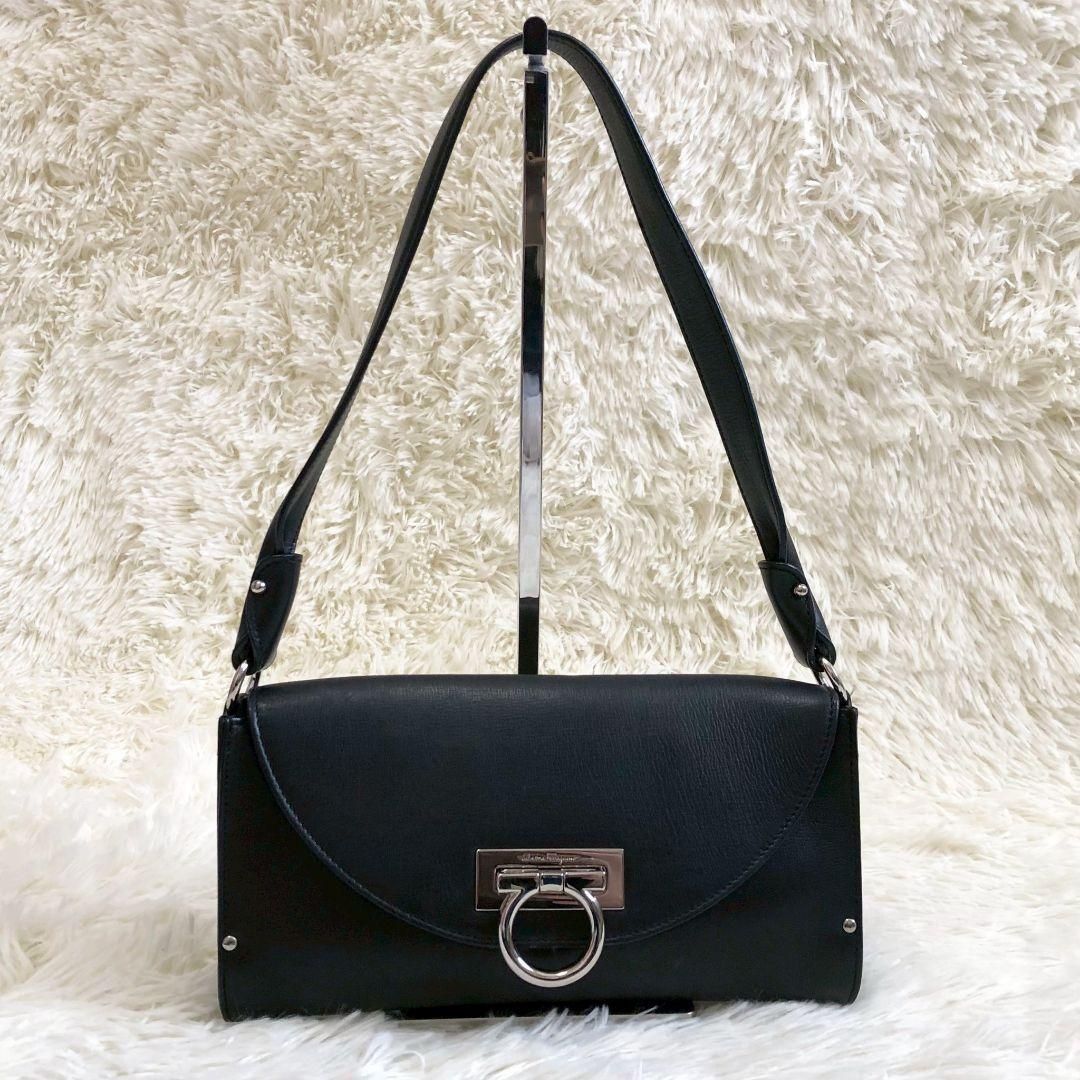 極美品● フェラガモ ショルダーバッグ ワンショルダー ガンチーニ ブラック 極美品✨】フェラガモ ガンチーニ ワンショルダー 黒 ショルダーバッグ