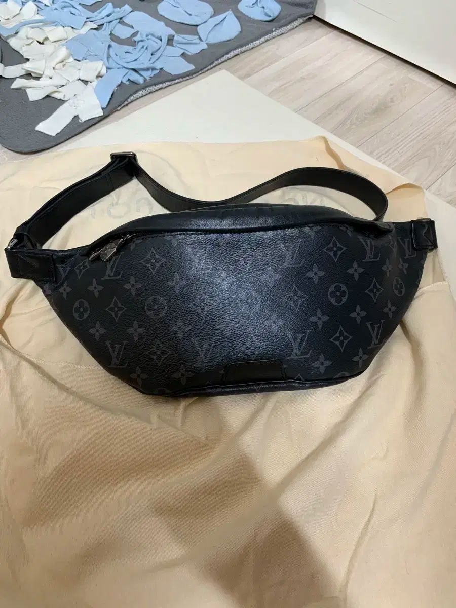 Louis Vuitton ルイヴィトン エクリプス バムバッグ