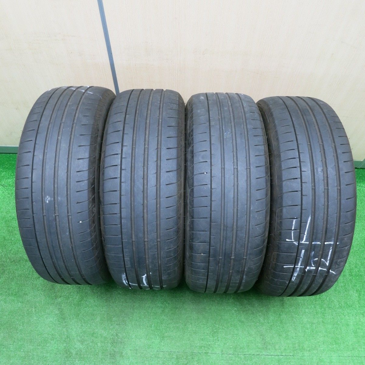 送料無料] キレイ☆ジャガー E-PACE R-ダイナミック 純正 235/55R19