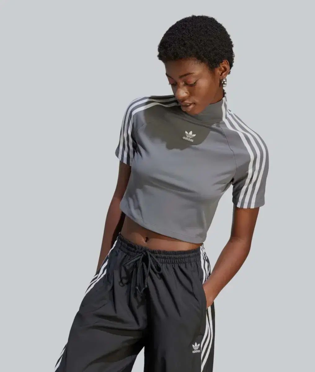 以下 adidas アディダス アディレニウム 半袖 トップス IV9322