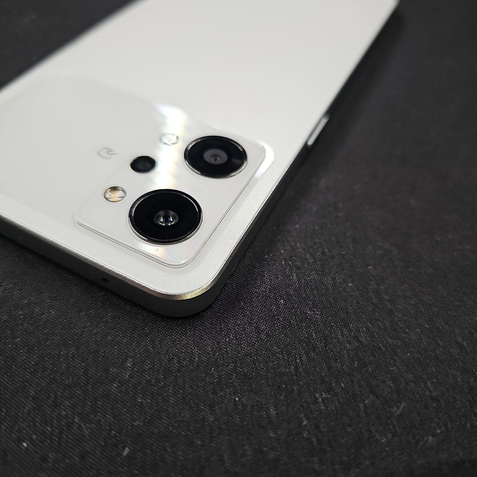 【美品】OPPO Reno9 A 本体 ムーンホワイト 8GB/128GB Reno 新品未開封 量販店版SIMフリー OPPO Reno9 A [ムーン
