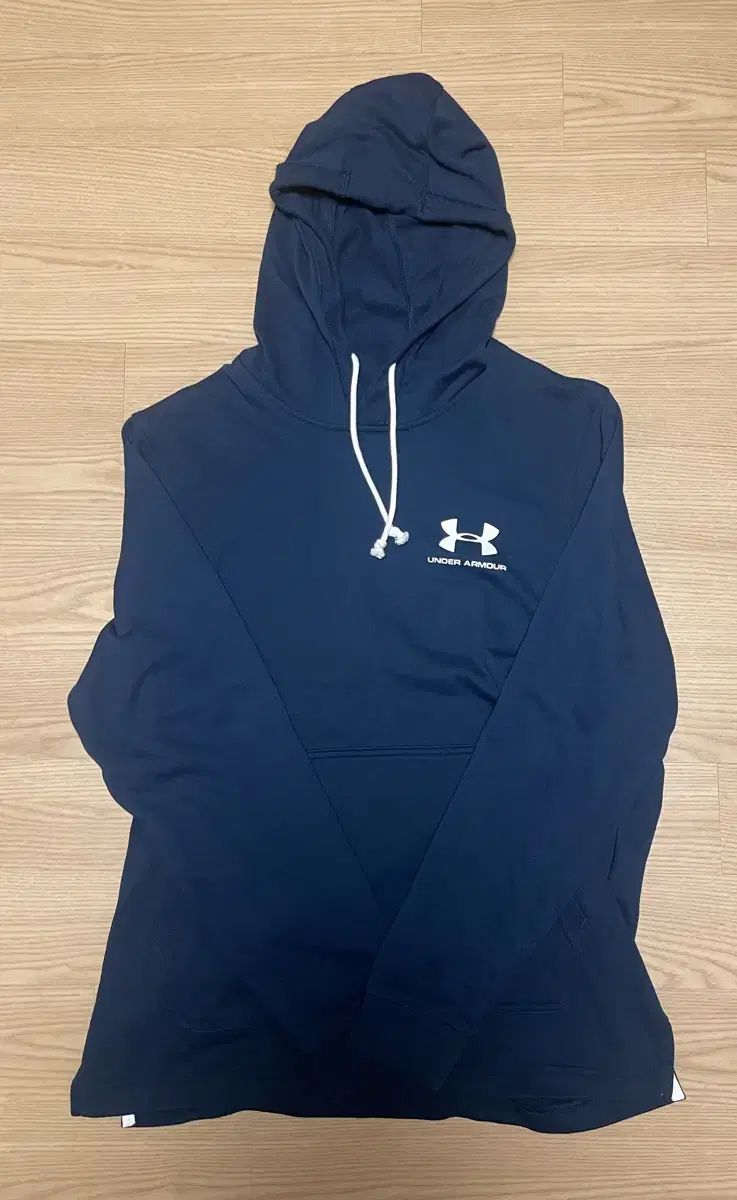 【雷市場（ポンジャン）商品韓国直送】 UNDER ARMOUR(アンダーアーマー) ネイビー フード付きTシャツ