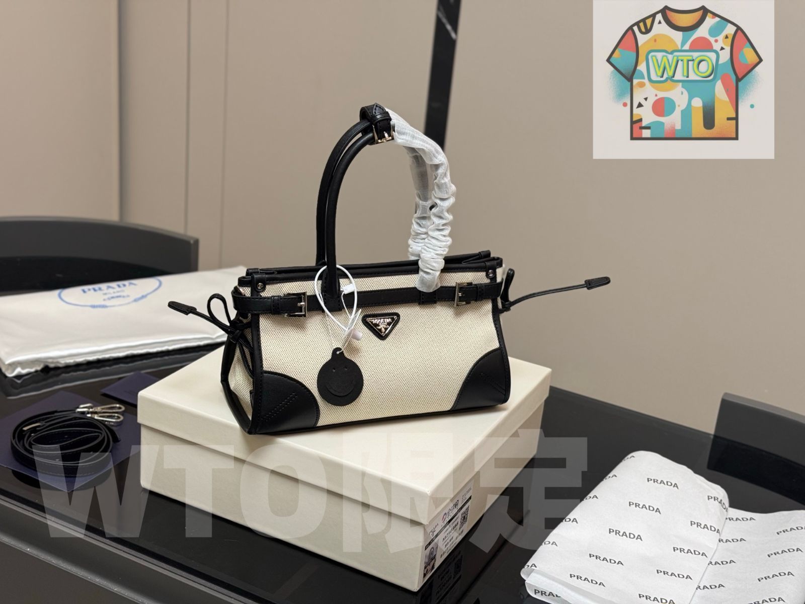 今日 Prada Soft Lux Canvas Underarm Bag プラダ ソフトラックス キャンバス アンダーアームバッグ-WTO輸入