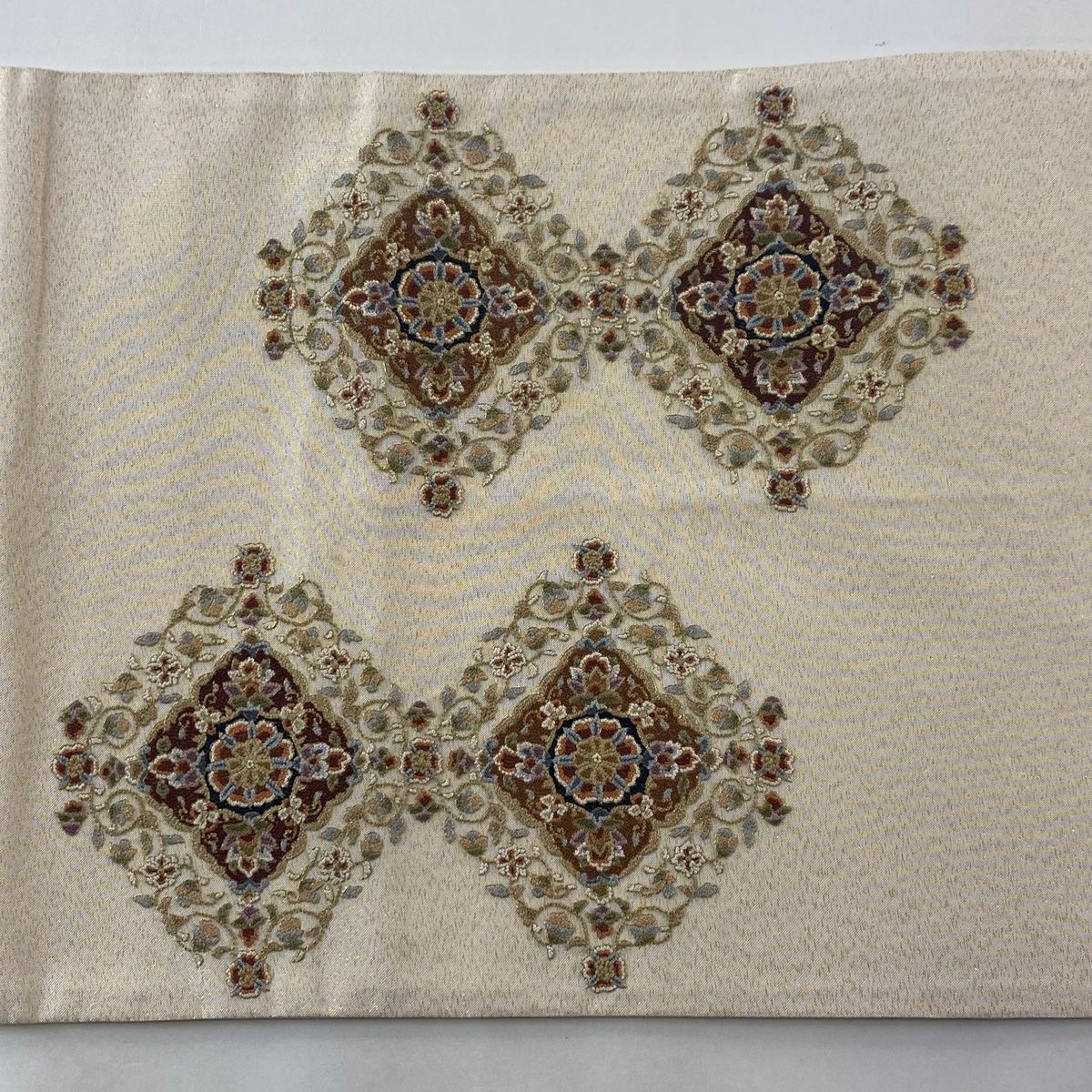 袋帯 美品 逸品 華文 花唐草 相良刺繍 金色 お太鼓柄 正絹 中古