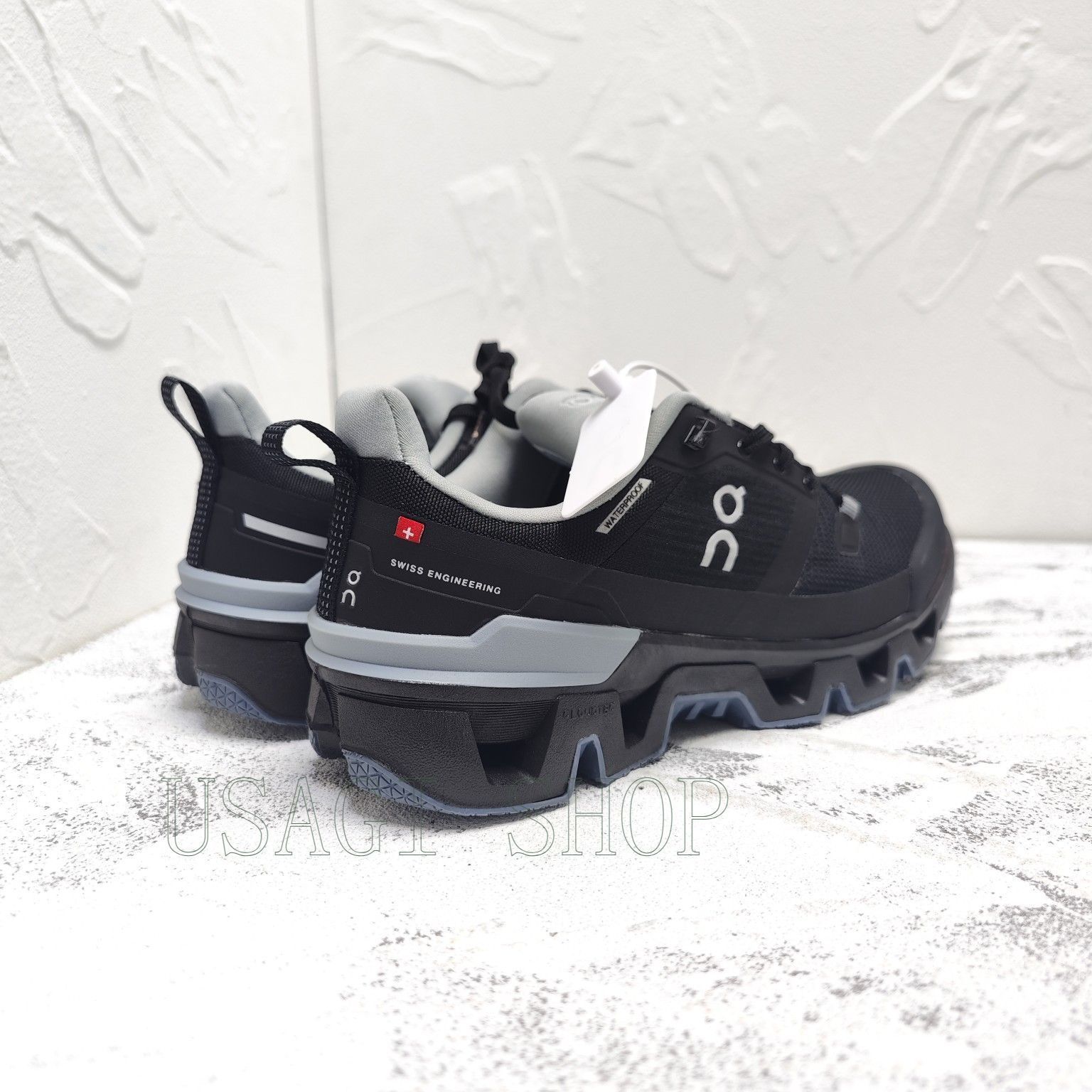 【美品】オン スニーカー クラウド ウォータープルーフ メンズ 26cm 黒 ON（オン） クラウド 6 ウォータープルーフ スニーカー 2025年