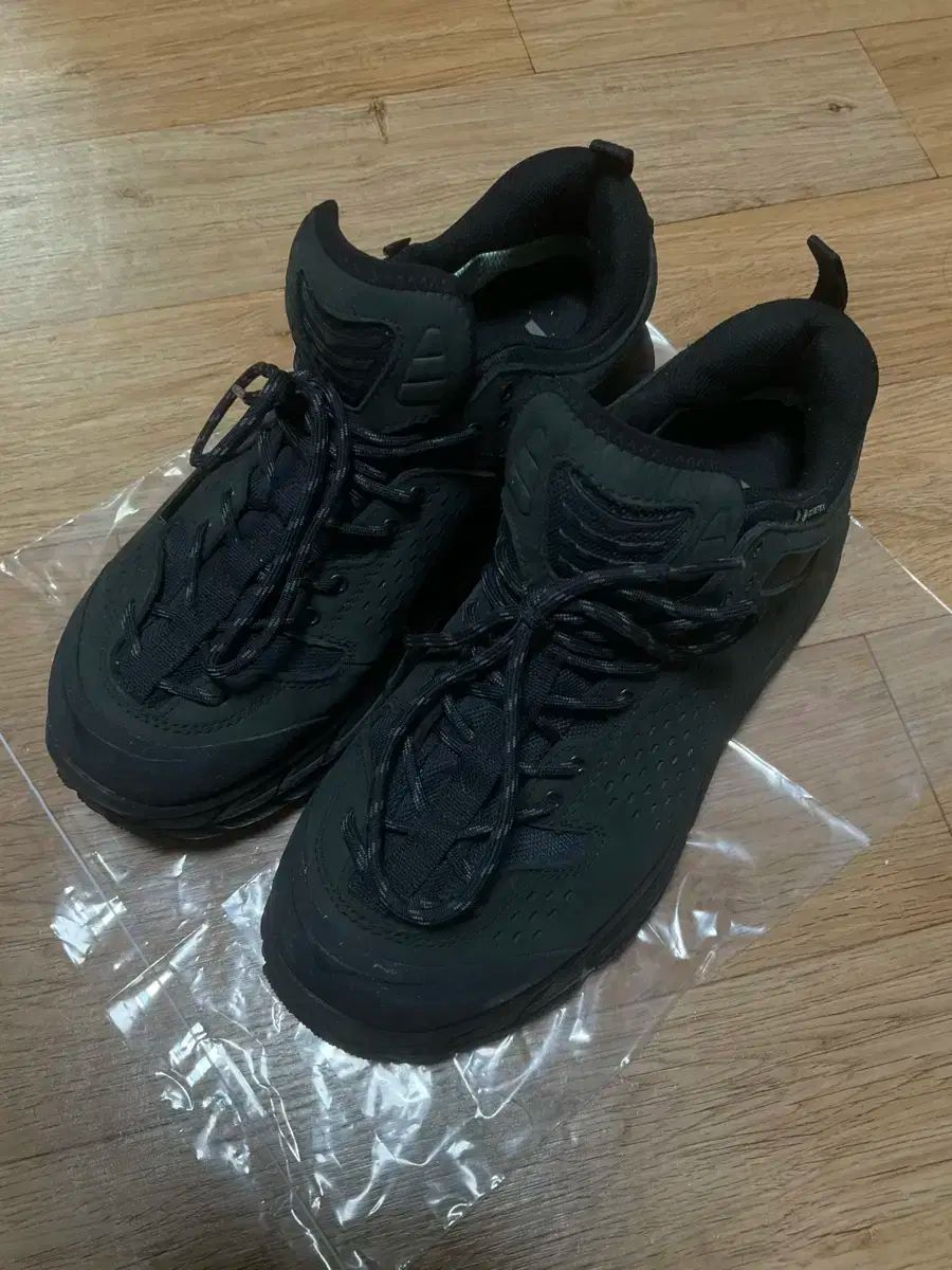 hoka HOKA ONE ONE ホカオネオネ トー ウルトラ ロー 265