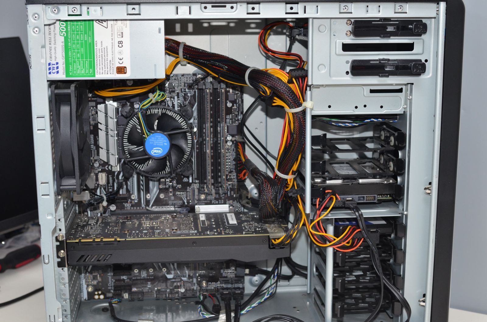 中古良品 自作ゲーミングデスクトップ/Windows11/core i7-7700