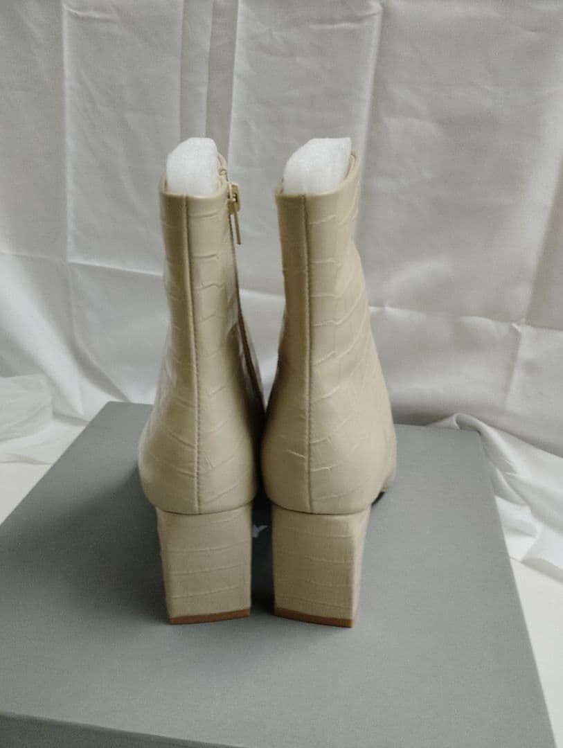 ホワイト アイボリー