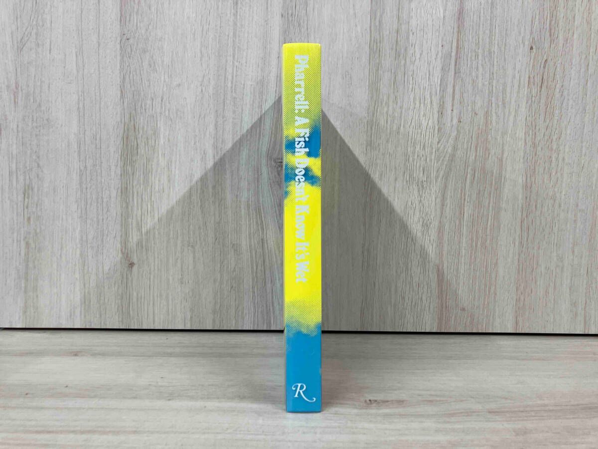 洋書 Pharrell: A Fish Doesn't Know It's Wet 洋書】Pharrell A Fish Doesn't Know It's Wet - メルカリ