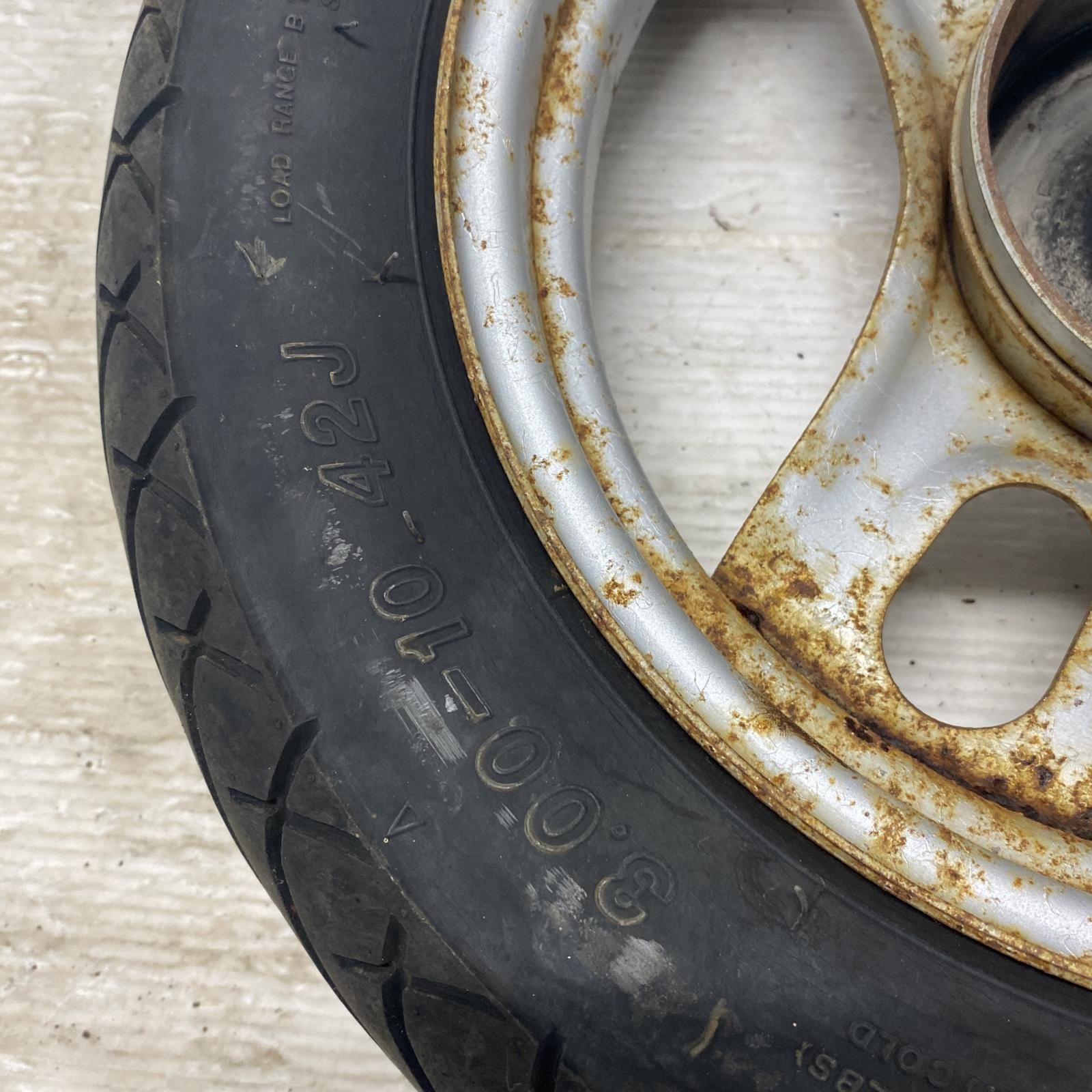 専用3 アトモス」と「アディダス オリジナルス」の“G-SNK コレクション”から