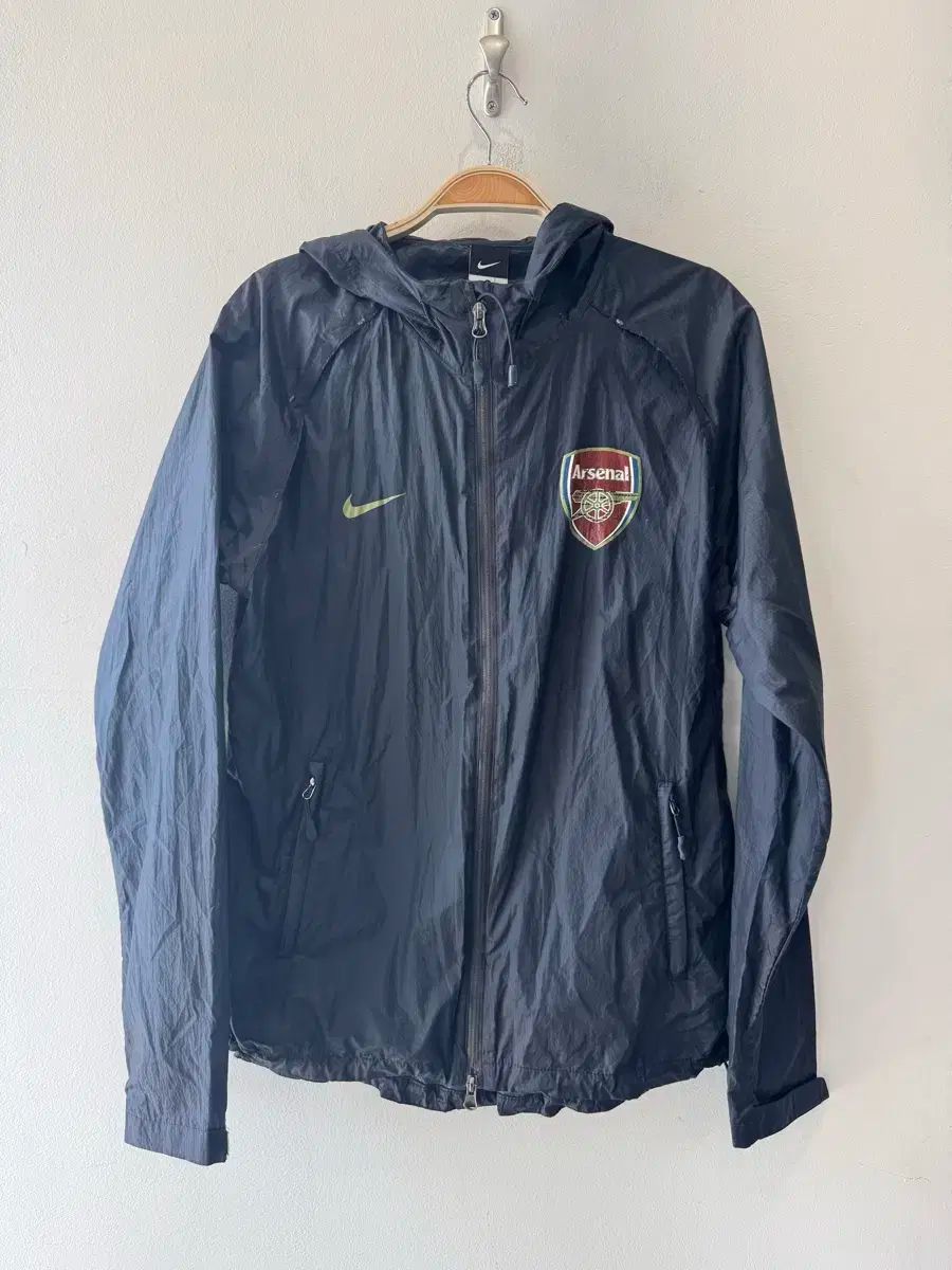 【公式グッズ】アーセナルFC 2022 ウィンドブレーカー ｱｰｾﾅﾙFC ｳｨﾝﾄﾞﾌﾞﾚｰｶｰ／サッカーショップKAMO