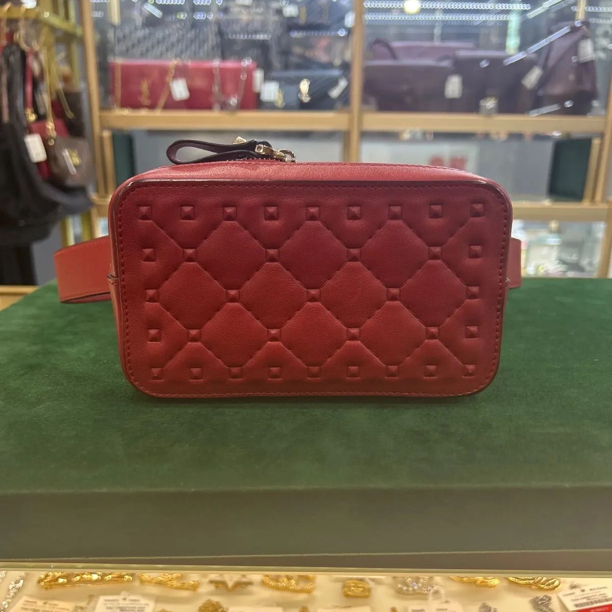 ヴァレンティノ ガラヴァーニ キルテッド ベルトバッグ