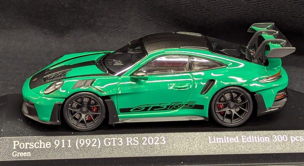 Paul s Model Art 1|43MINICHAMPS Porsche 911 992 GT3 RS 2025 Green with black wheels - decor 062112