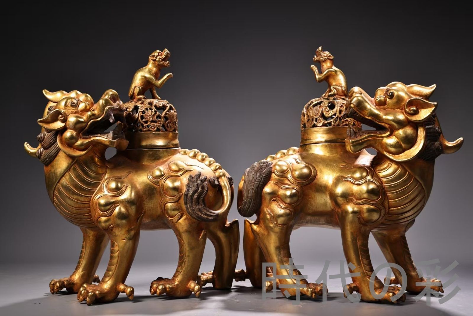 中国古美術 旧蔵 高浮彫描金 独角獣熏香炉 一対 高浮彫 清代 銅器 古玩 唐物 中国古 時代物 香炉 R07100141