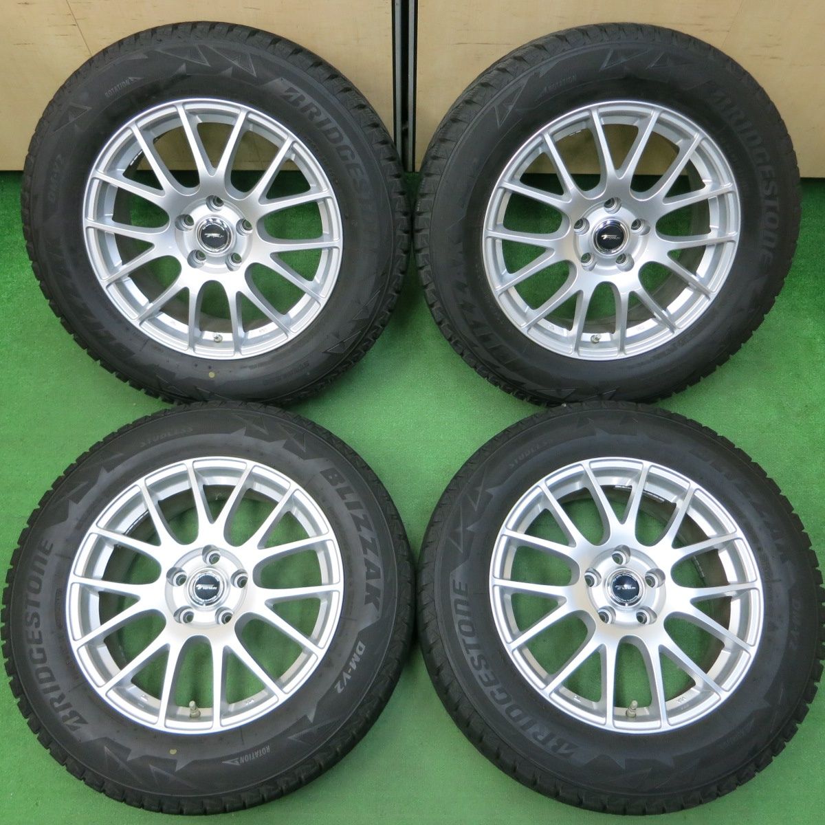 *送料無料* バリ溝！キレイ！8.5分★スタッドレス 225/65R17 ブリヂストン ブリザック DM-V2 TOPRUN トップラン 17インチ  PCD114.3/5H★4041605イス