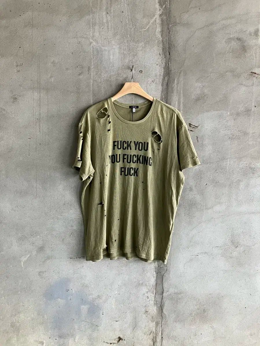 R13 アール サーティーン FUCK YOU ボーイ Tシャツ オリーブ