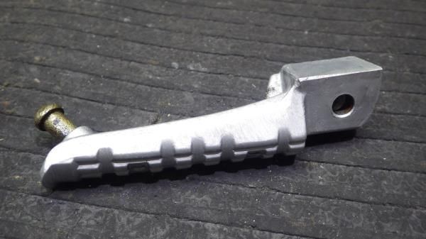 ヤマハ SRX250 3WP ステップ右 Y119-28