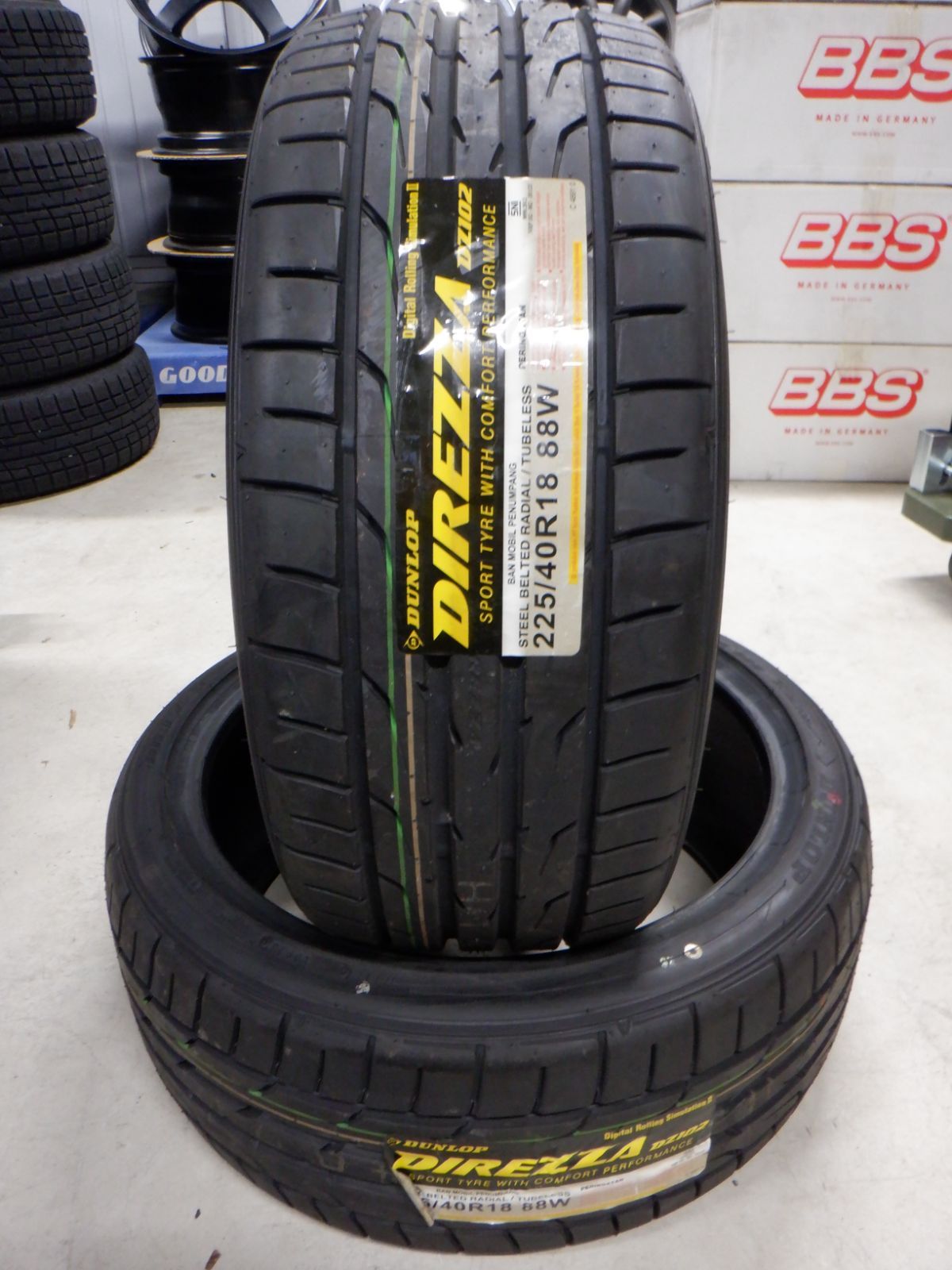 225 40R18 ダンロップ ディレッツァDZ102 ２本 製 カローラスポーツ シビックＲ ゴルフなどに