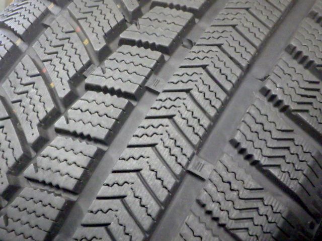 Win-turi216●235 55R17●4本