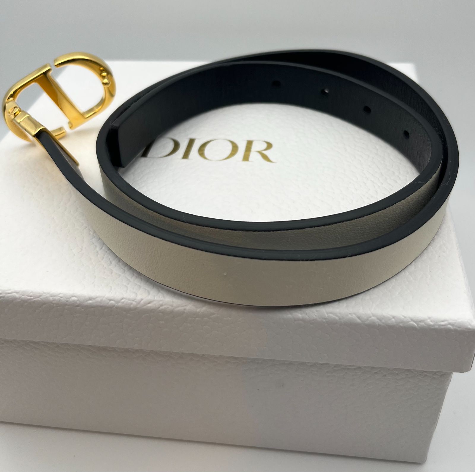 【極美品】Christian Dior ベルト　ロゴ　シルバー金具　レザー　白 Christian Dior(クリスチャンディオール) CD chain belt watch