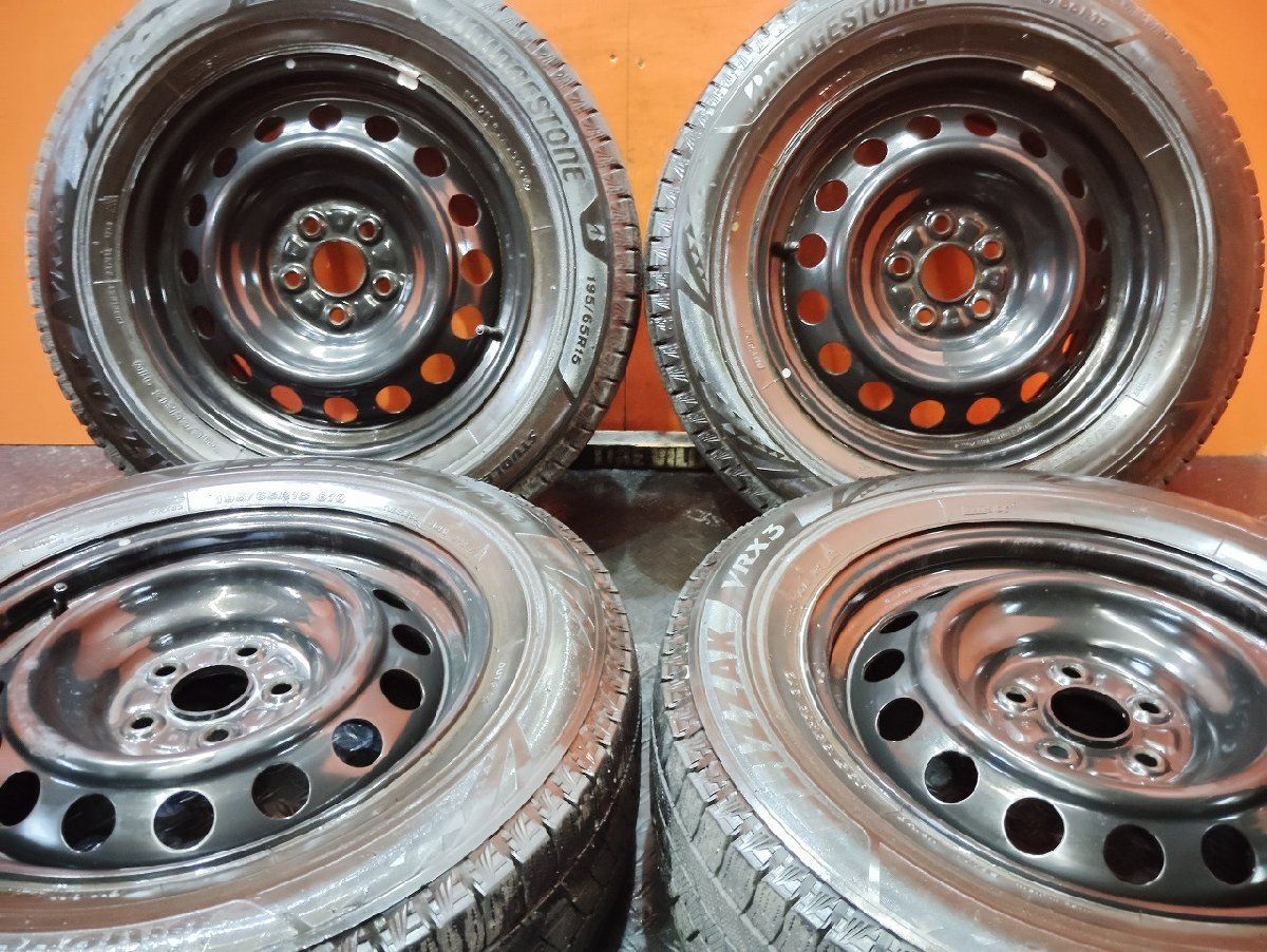 バリ溝‼️ブリヂストンスタッドレス195/65R15 2018年製 プリウス等