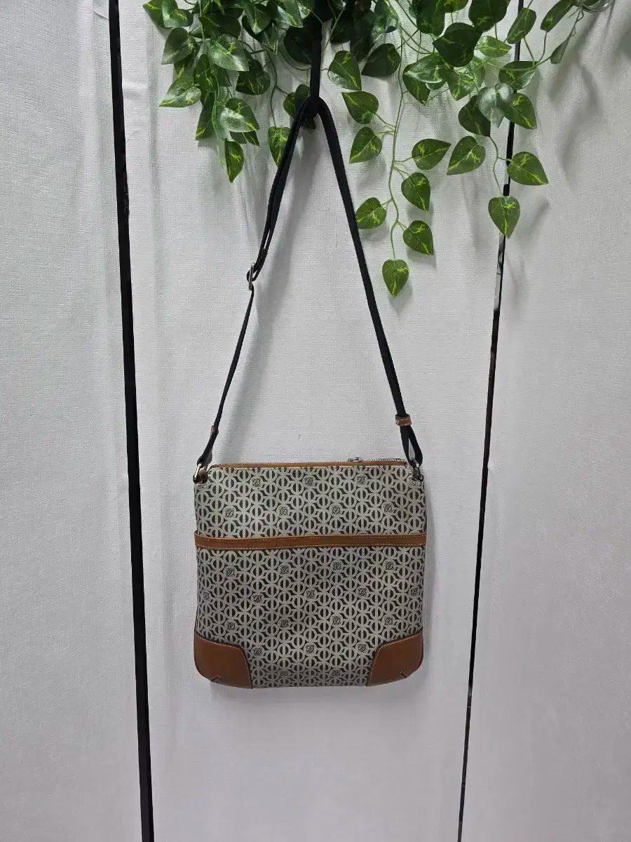 ガトスクロスボディバッグ