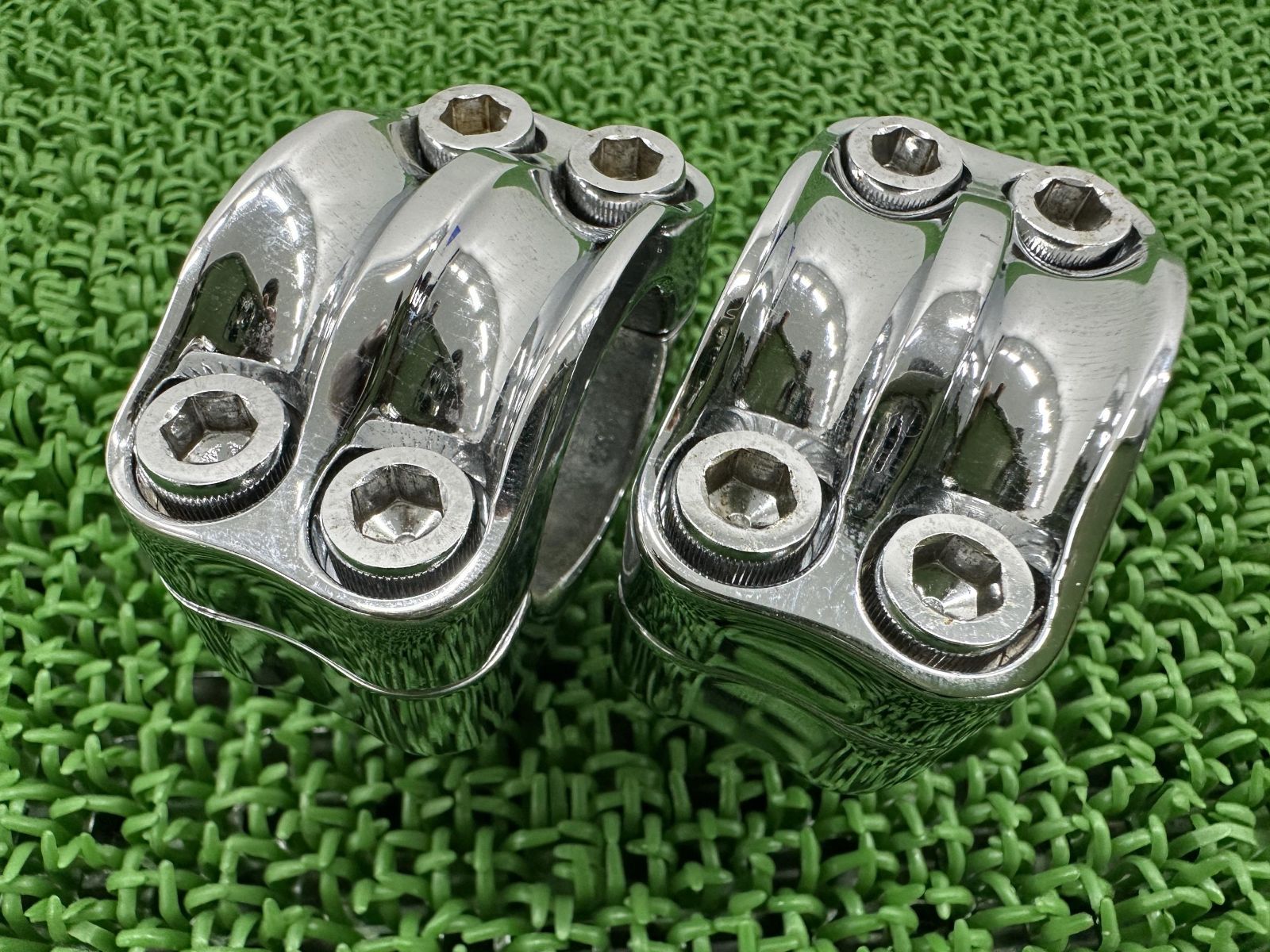 ハーレー ハンドルポスト 左右 社外 中古 バイク 部品 1.25インチハンドル用 2インチストレートライザー スポーツスター ソフテイル