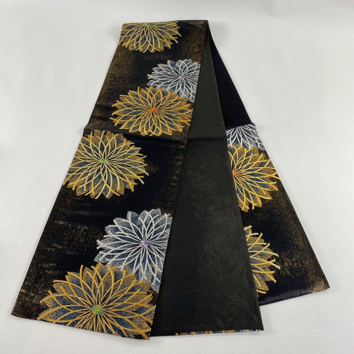 袋帯 美品 秀品 雪輪 菊 箔 金糸 黒 六通 正絹 【中古】 美品