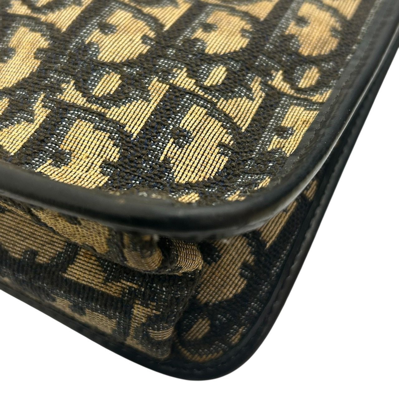 ブラック ゴールド金具