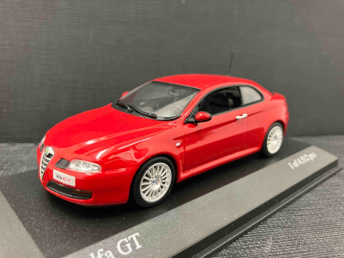 ちーず2点ミニチャンプス 1/43 アルファロメオ / レッドブル MINICHAMPS 1/43scale Alfa GT 2003 Red ミニチャンプス