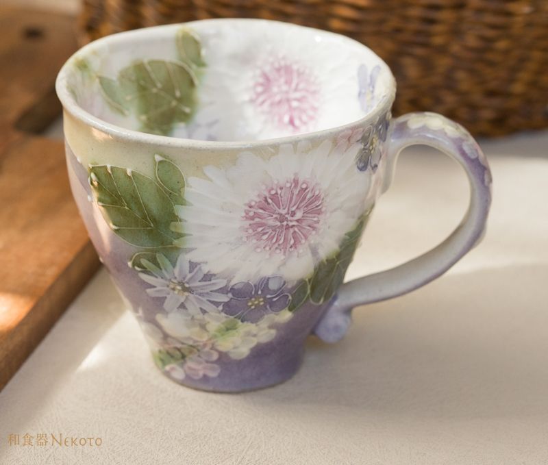 岡歩さん 岡モータース カラフルな顔デザインの陶器カップ 岡歩 | 常滑