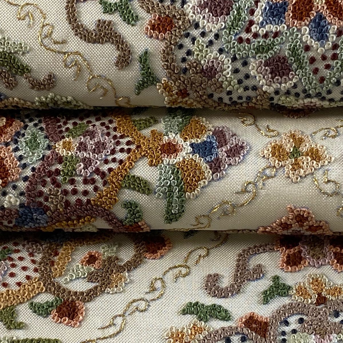 名古屋帯 美品 秀品 かぶ 枇杷 金通し 刺繍 赤茶 正絹 【中古 名古屋帯 美品 秀品 かぶ 枇杷 金通し 刺繍 赤茶 正絹 【中古