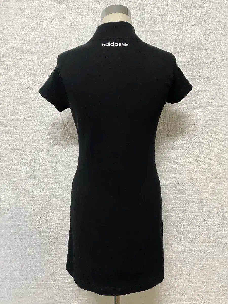 adidas(アディダス) ヴィンテージ 黒 アイボリー 3本線 ジップ adidas(アディダス) ヴィンテージ 黒 アイボリー 3本線 ジップ