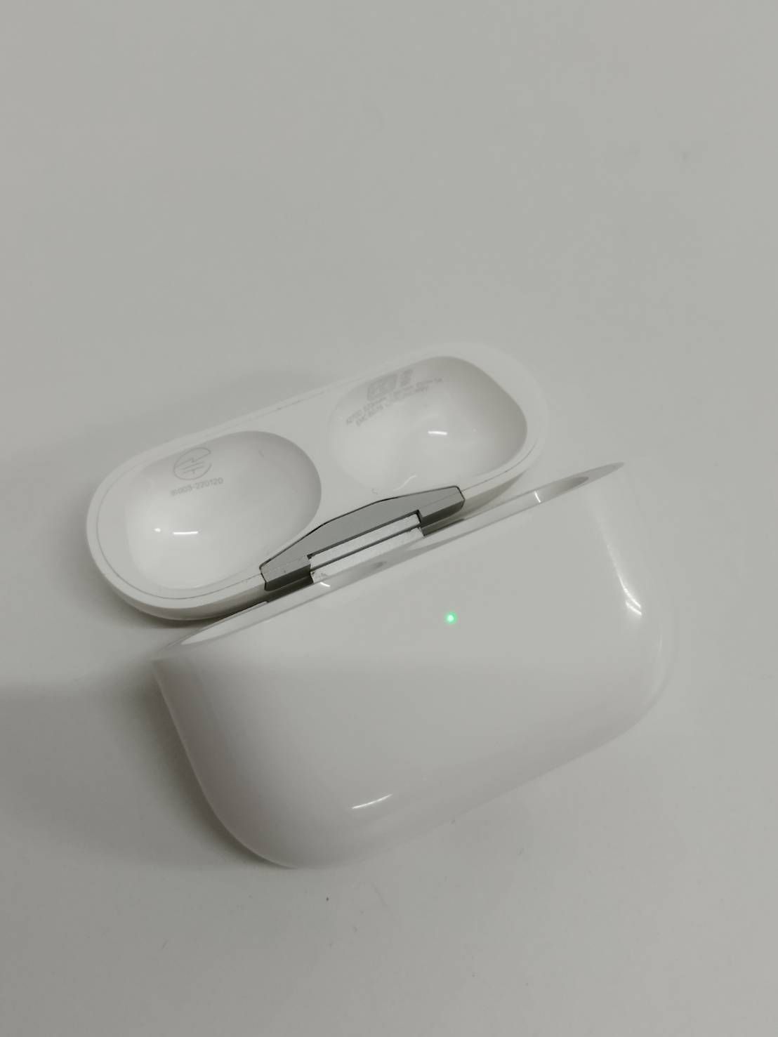 正規品】AirPods Pro 第2世代/A2700/充電ケースのみ！ 純正