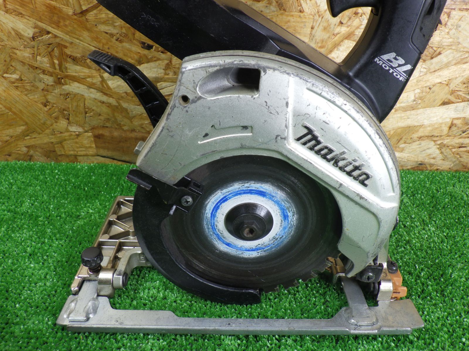 ベース曲がっています マキタ 125mm 丸ノコ HS471D 18Vタイプ 本体のみ 丸のこ マルノコ 充電式 電動工具 makita 品