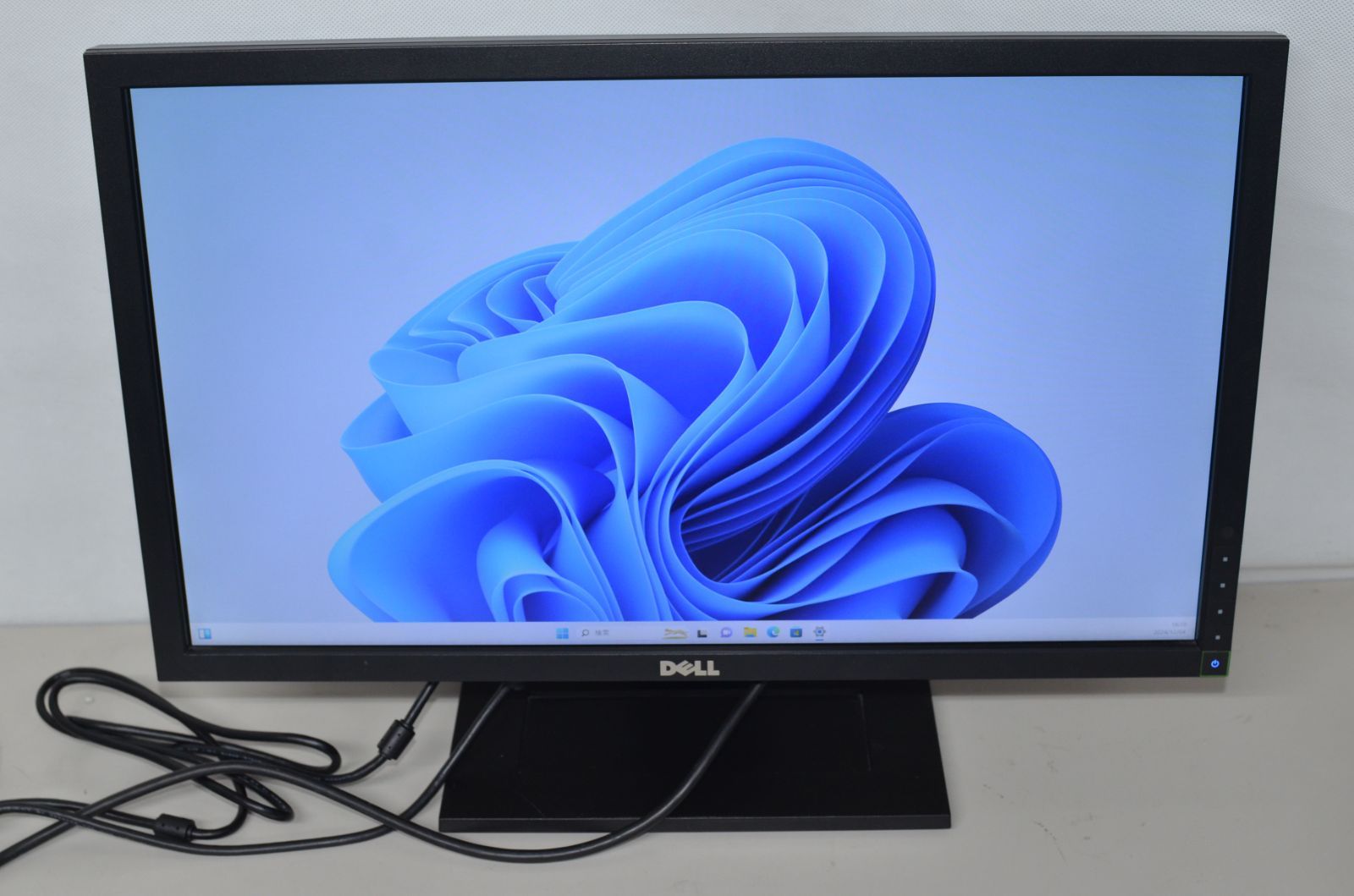 DELL】 24型ワイド フルHDモニター[ST2410b] Dell ST2410b 24in LCD