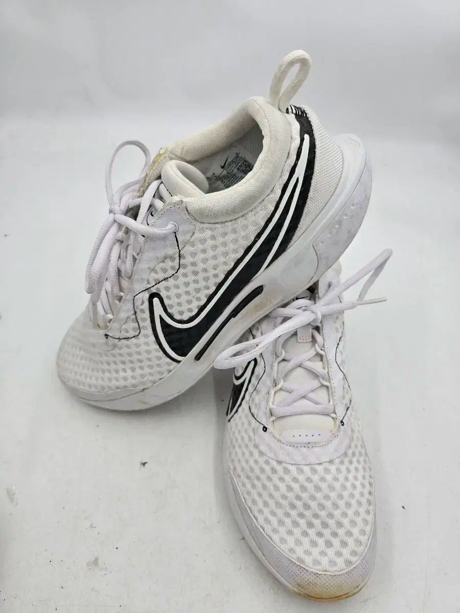 NIKE ナイキ テニスシューズ PRO HC DH0618 ー 100 270 サイズ