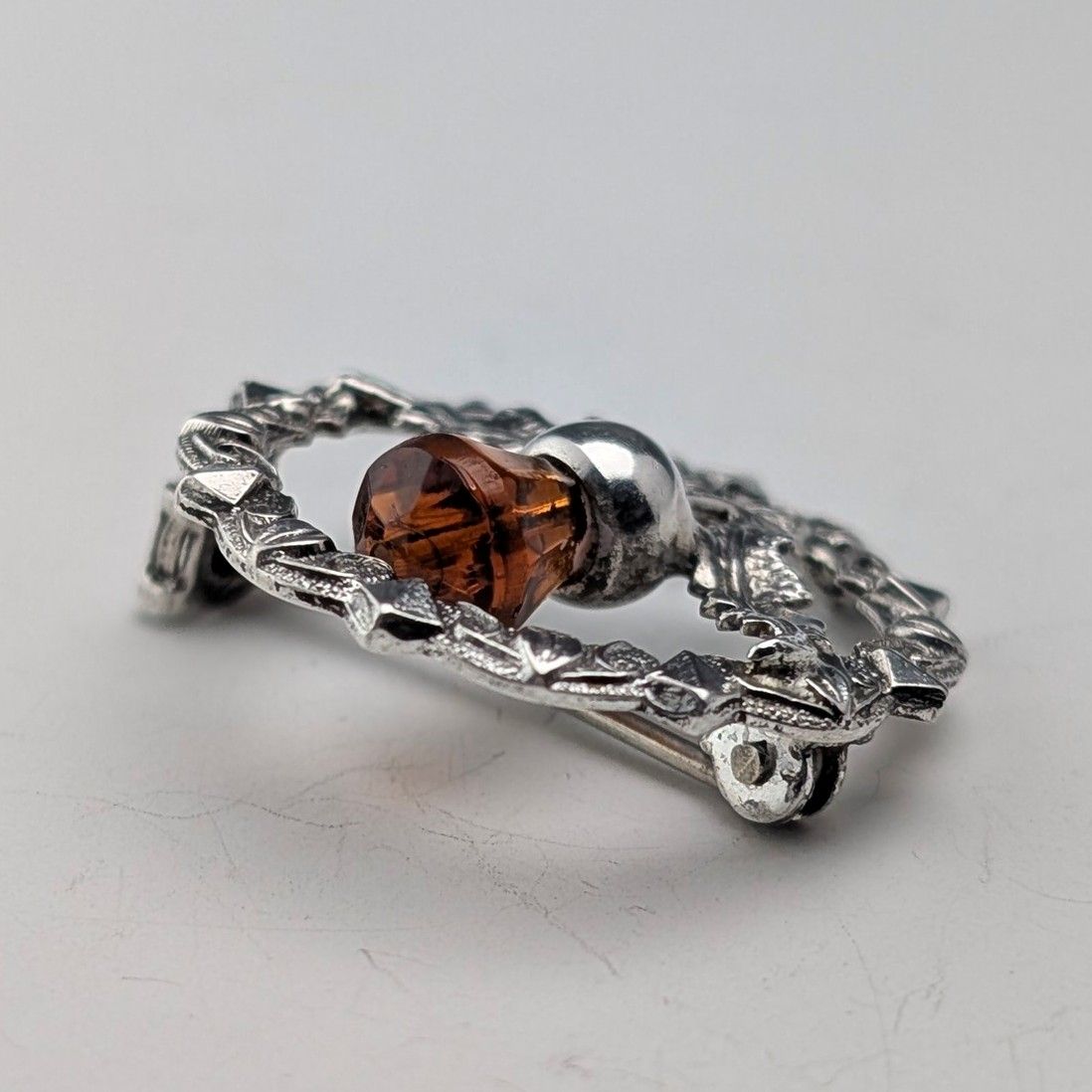 英国ヴィンテージ 純銀製 アンバーストーン 丸型ブローチ Ward