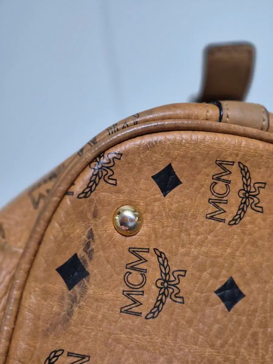 黄土色 MCM