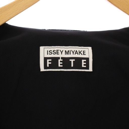 イッセイミヤケ ISSEY MIYAKE FETE テーラードジャケット 3B