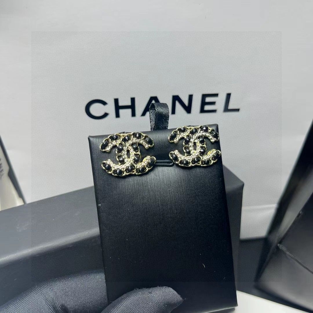今日特価】Chanel シャネル スワロフスキー クリスタル レザー