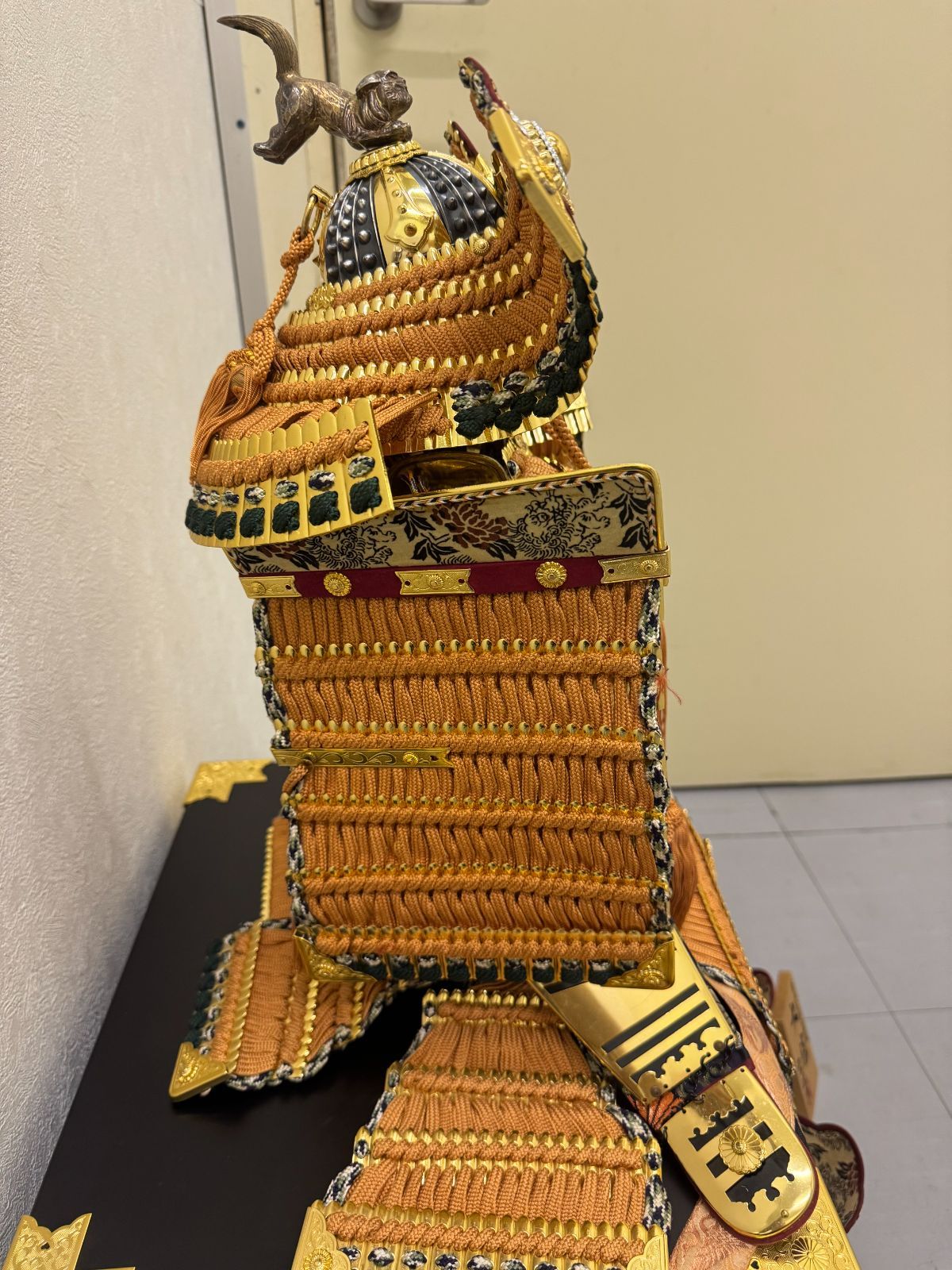 五月人形 雄山作 木彫金箔龍頭 正絹糸生地使用の大鎧飾り 甲子之天山8